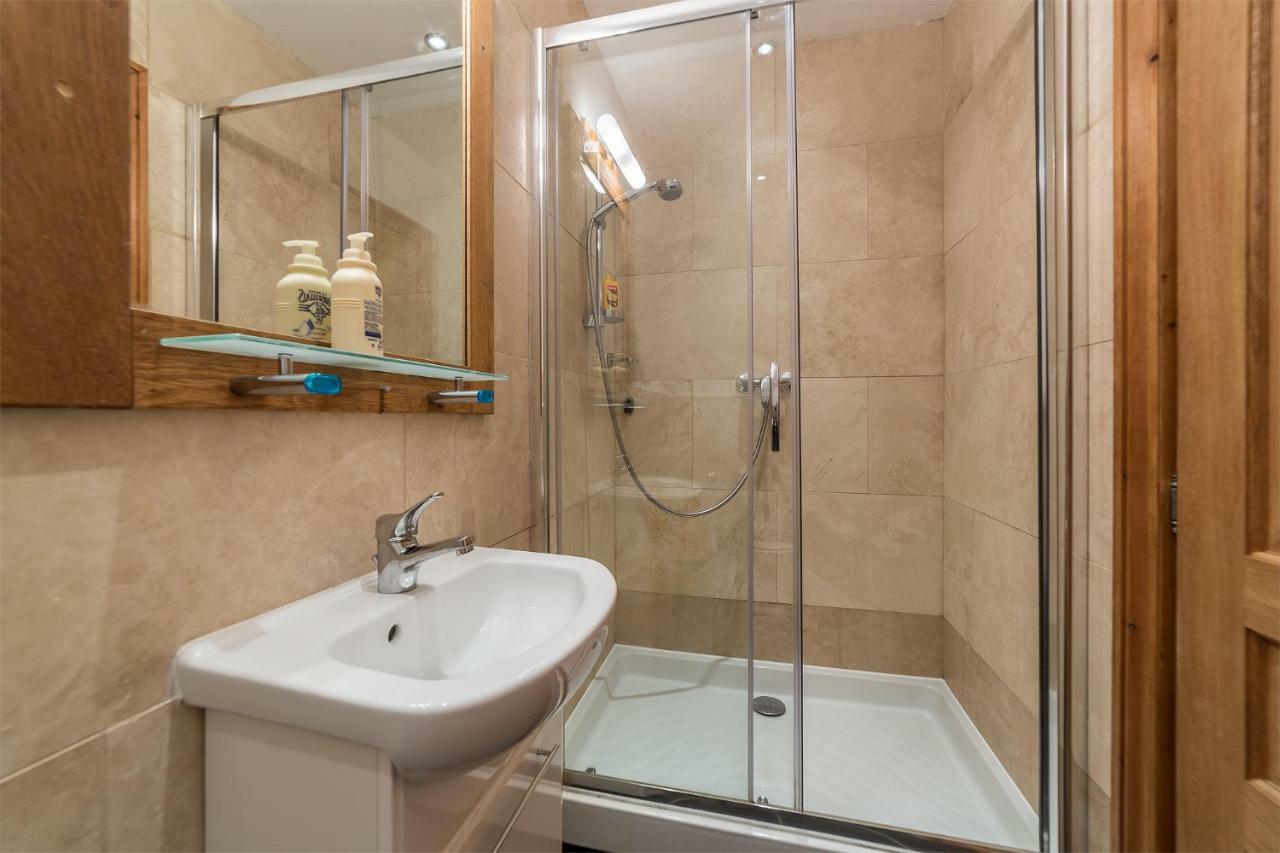 Yeti Lodge Rooms 阿让蒂耶尔 外观 照片